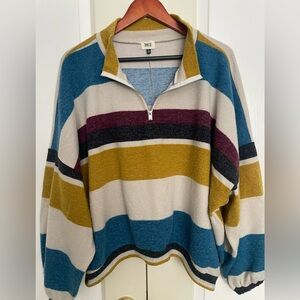 BKE Women’s light semi-crop sweater.